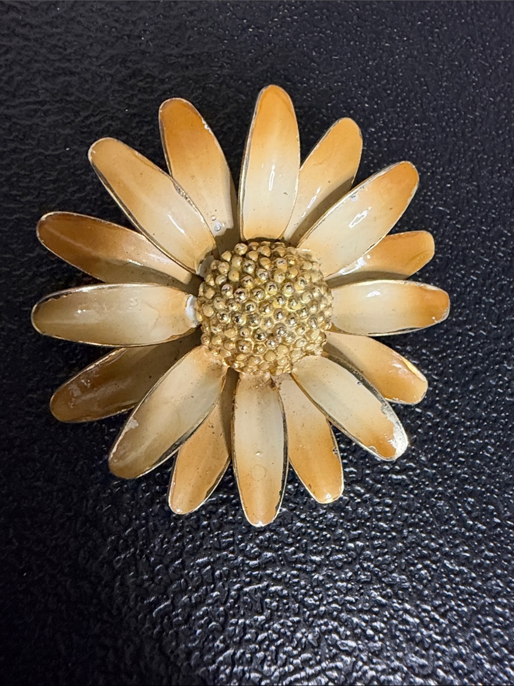 Vintage Enamel Daisy Flower Brooch Pin in Cream and Gold